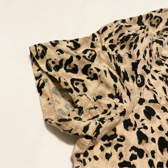 Hollister Leopard Twisted Square Boxy Crop Baby Tee Womens Size Small - Picture 6 of 16